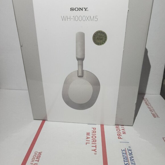 Brand new Sony WH-1000 Xm5 headphones - Picture 2 of 4